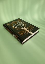 Assassin’s Apprentice The Illustrated Edition (The Farseer Trilogy 1) thumb 2 3