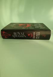 Royal Assassin The Illustrated Edition (The Farseer Trilogy 2) thumb 2 4
